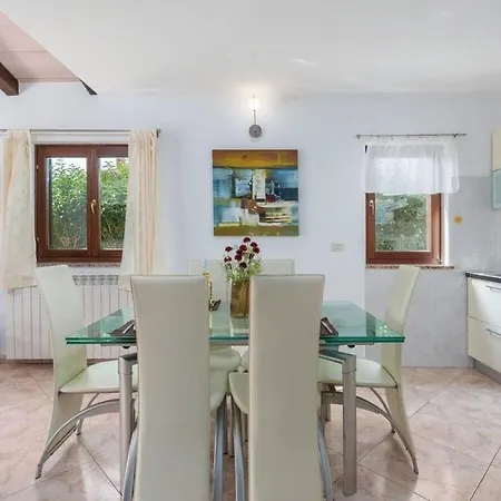Lucas Comfortable Villa Filipac