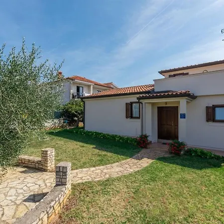 Lucas Comfortable Villa